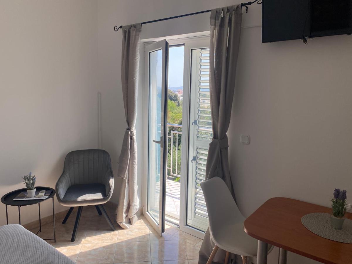 Apartmani Leona ビビニェ エクステリア 写真