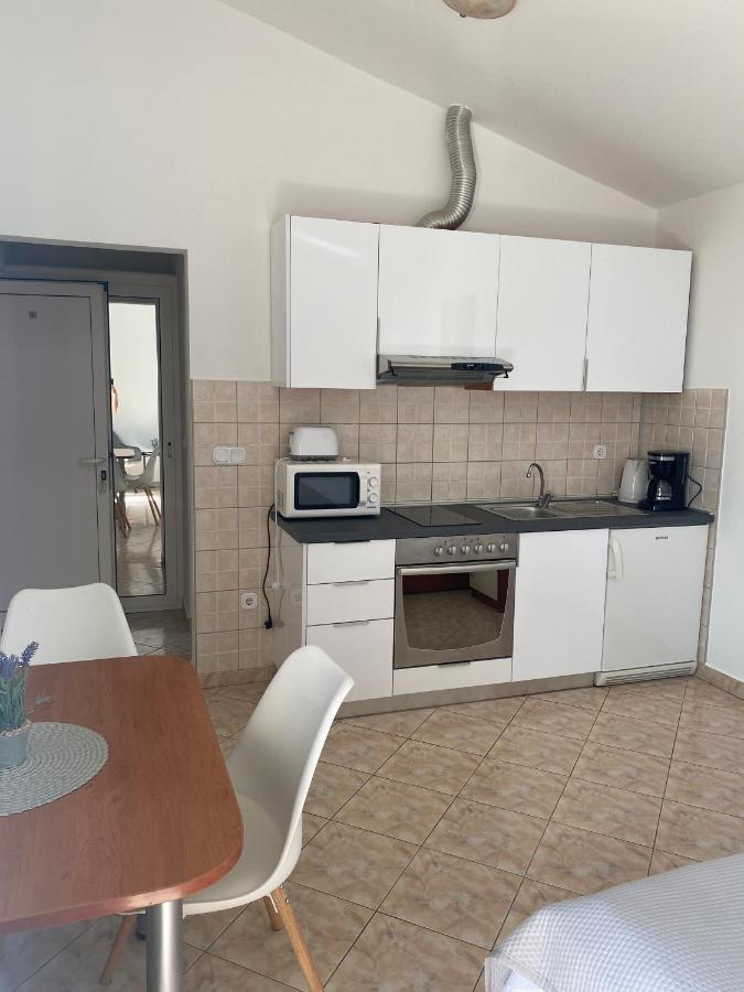 Apartmani Leona ビビニェ エクステリア 写真