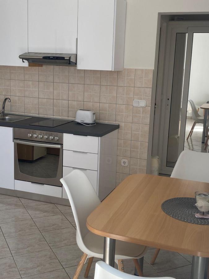 Apartmani Leona ビビニェ エクステリア 写真