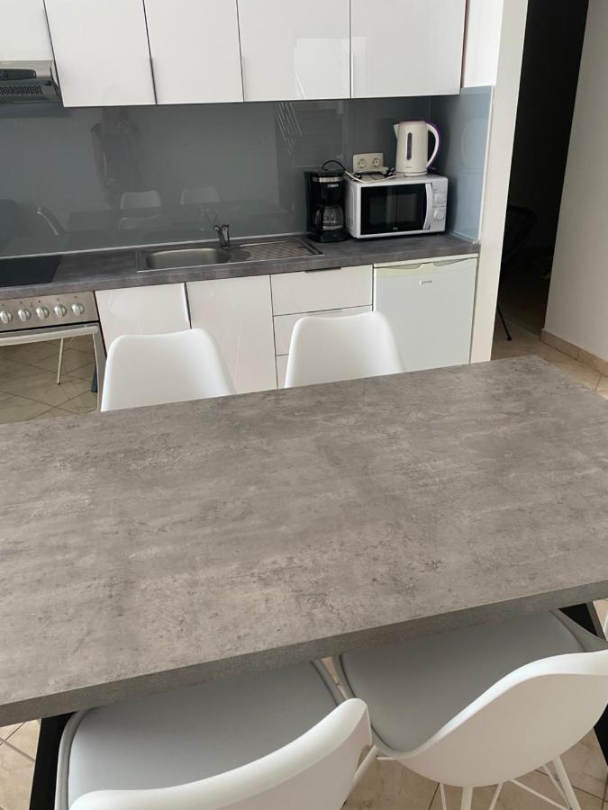 Apartmani Leona ビビニェ エクステリア 写真
