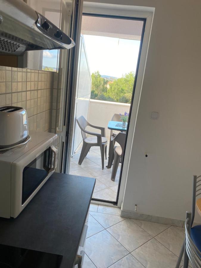 Apartmani Leona ビビニェ エクステリア 写真
