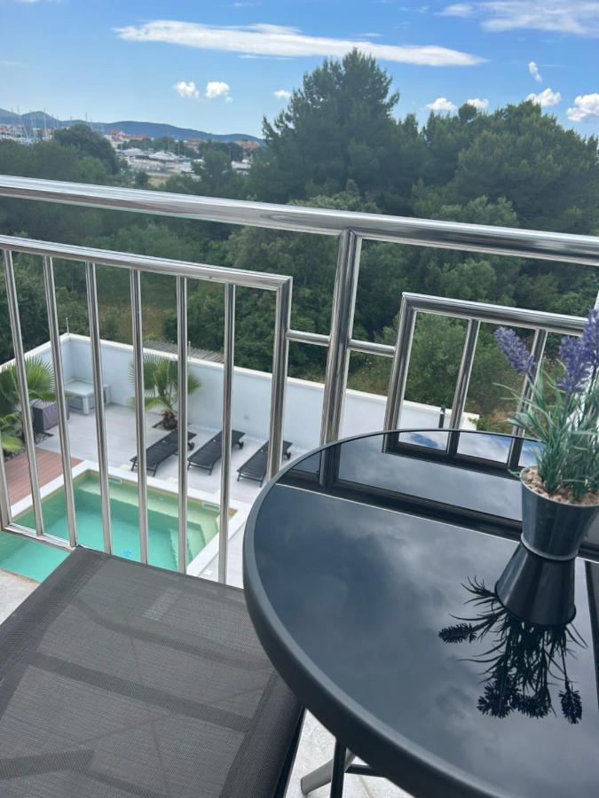 Apartmani Leona ビビニェ エクステリア 写真