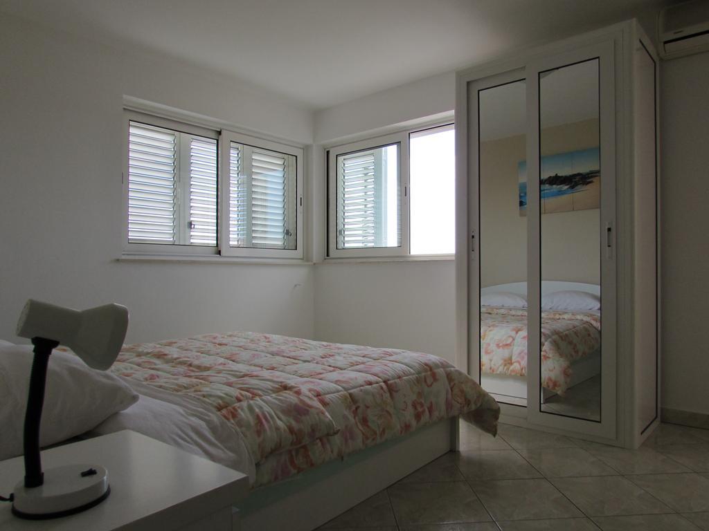 Apartmani Leona ビビニェ エクステリア 写真