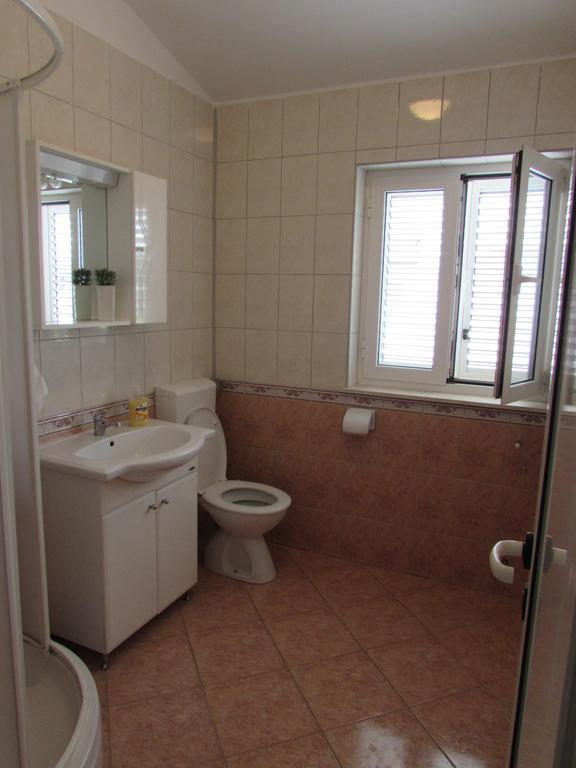 Apartmani Leona ビビニェ エクステリア 写真