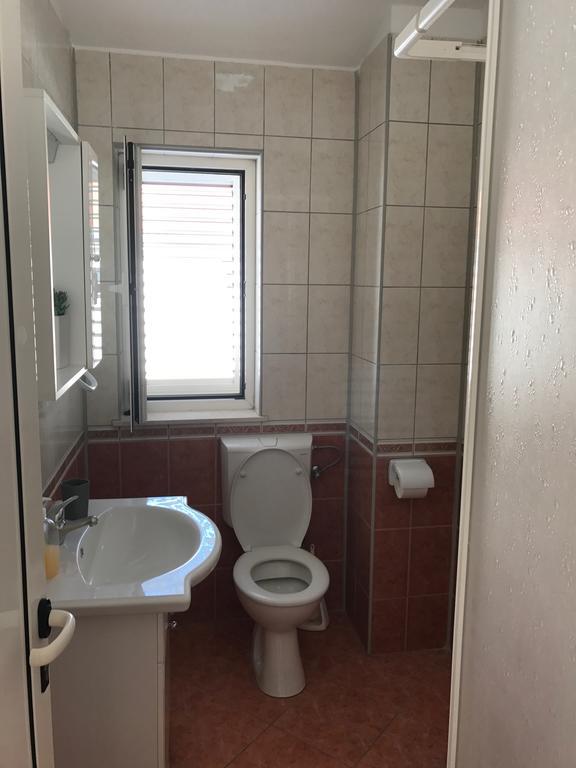 Apartmani Leona ビビニェ エクステリア 写真