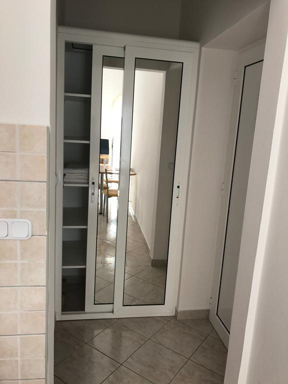 Apartmani Leona ビビニェ エクステリア 写真