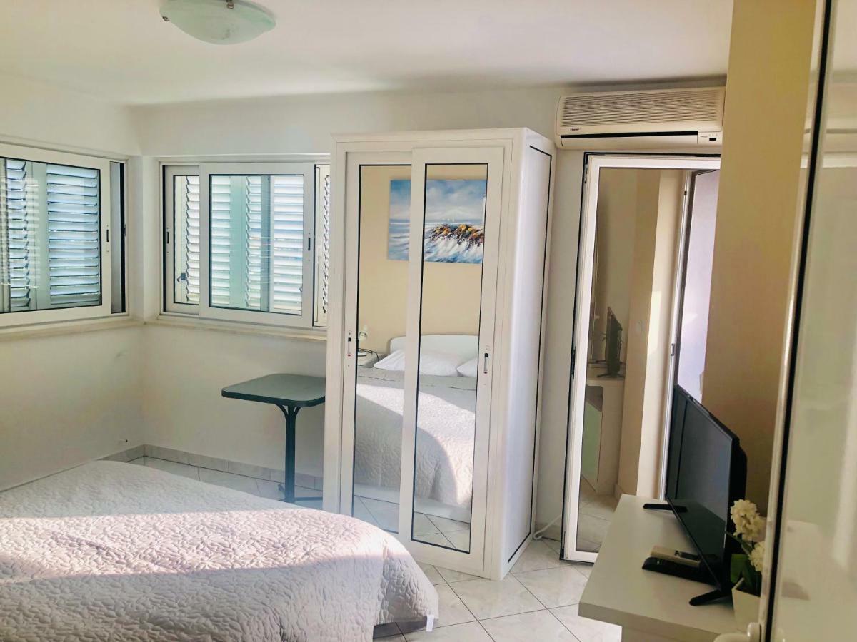 Apartmani Leona ビビニェ エクステリア 写真