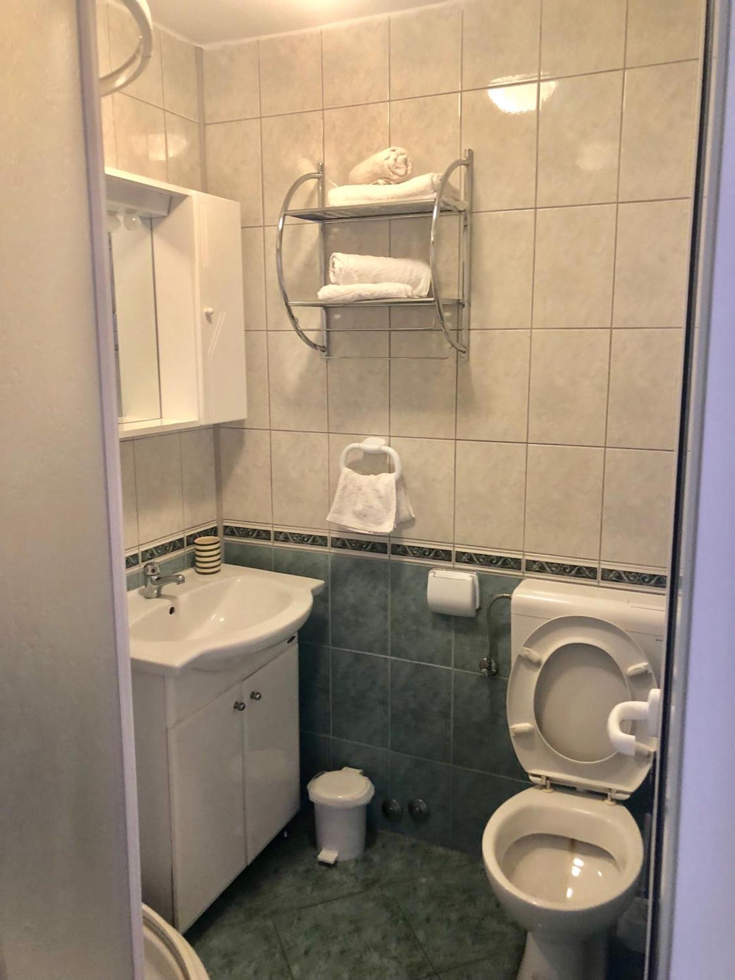 Apartmani Leona ビビニェ エクステリア 写真