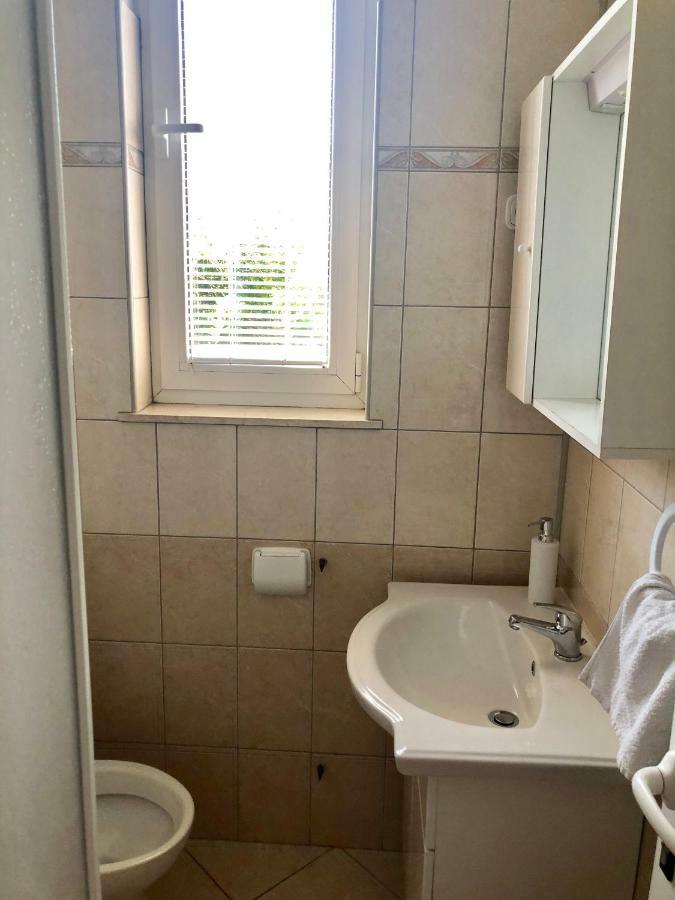 Apartmani Leona ビビニェ エクステリア 写真