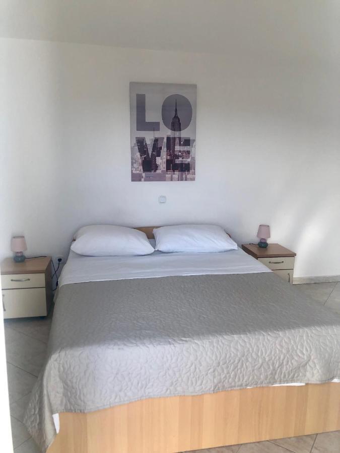 Apartmani Leona ビビニェ エクステリア 写真