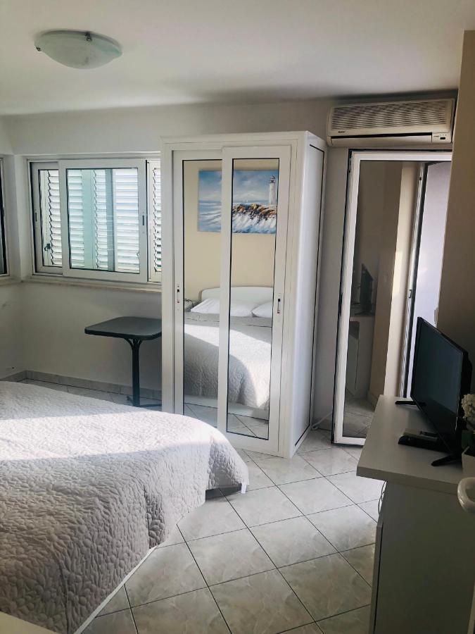 Apartmani Leona ビビニェ エクステリア 写真